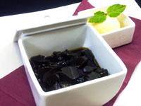 �ꖇ�ꖇ�A�A�C�����łĂ��˂��Ɏ�d�グ�B