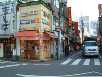 �߂��I�֗��I��X�؉w�̐^��O�ł��B