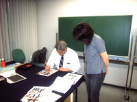 �x�e�����̐搶���e�ؒ��J�Ɍʎw���B